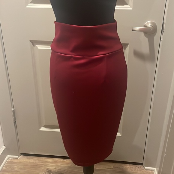 Burgundy skirt - Picture 4 of 5